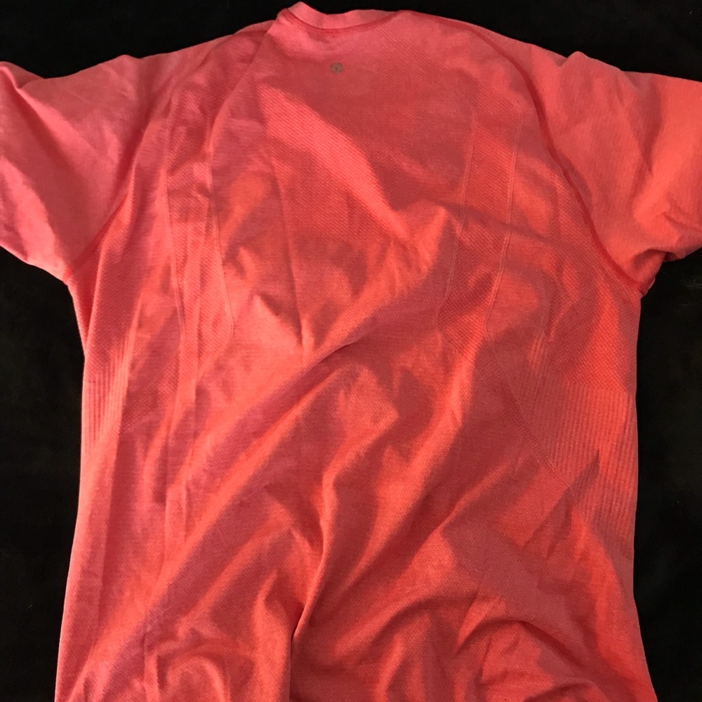 Salmon colored lulu work out shirt